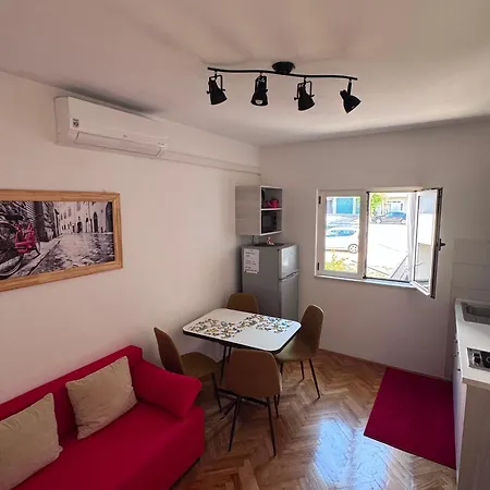 Luce Daire Makarska