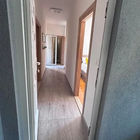 Luce Daire Makarska