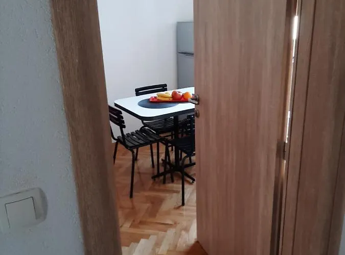 Luce דירה מאקרסקה