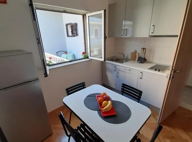 Luce דירה מאקרסקה